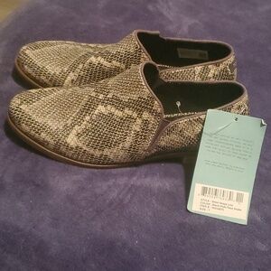 BNWT Tom's Shaye Low Faux Snake booties